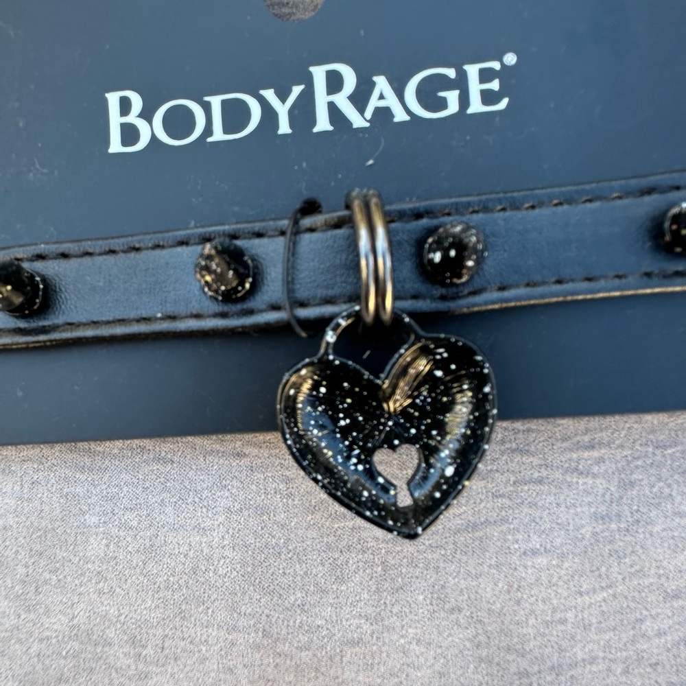 Body Rage Black Heart Necklace - Picture 2 of 2